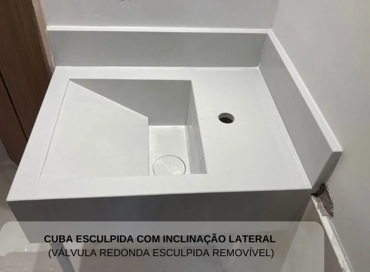 Cuba Esculpida com Inclinação Lateral